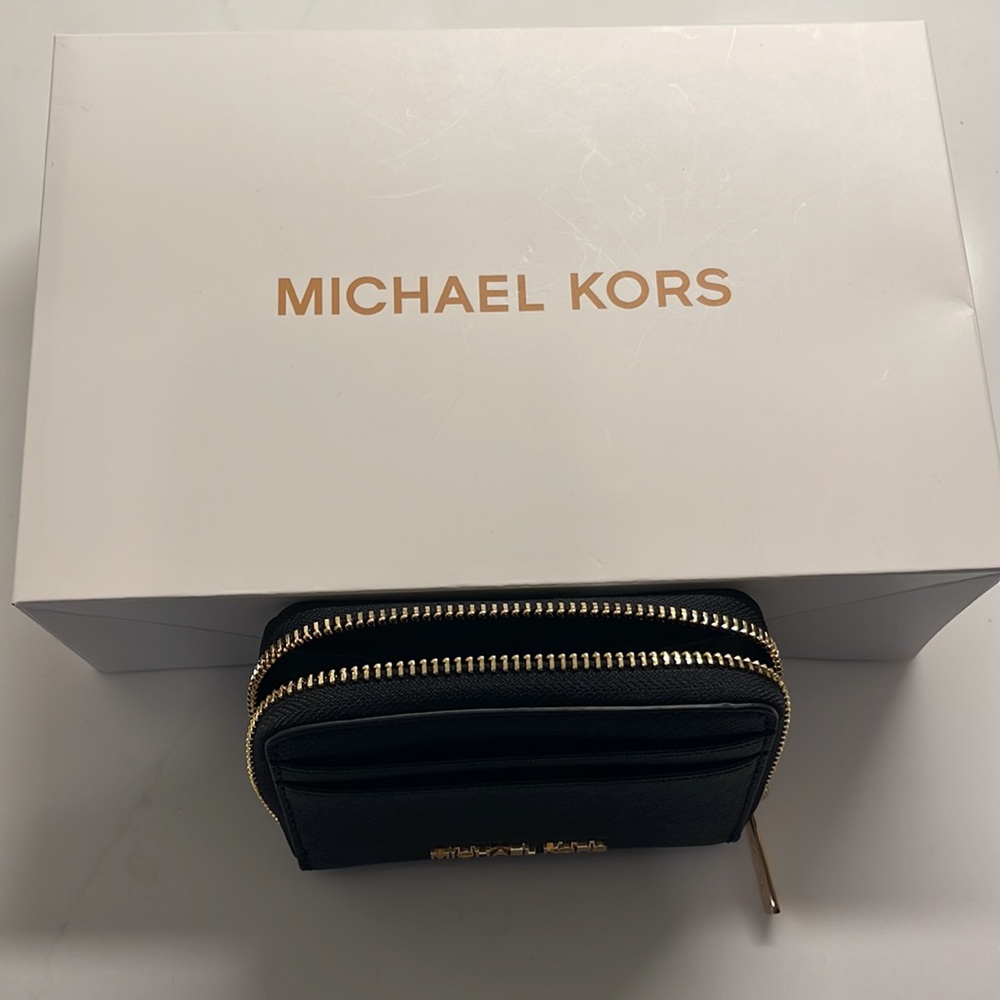 Michael Kors Black Credit Card Wallet Zip Around (new with box) - Picture 5 of 5